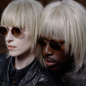 极品老师㧒开粉嫩小泬18p
